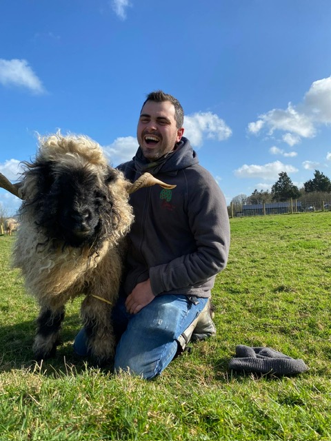 NewNoah Evie Smith - Apple Tree Farm